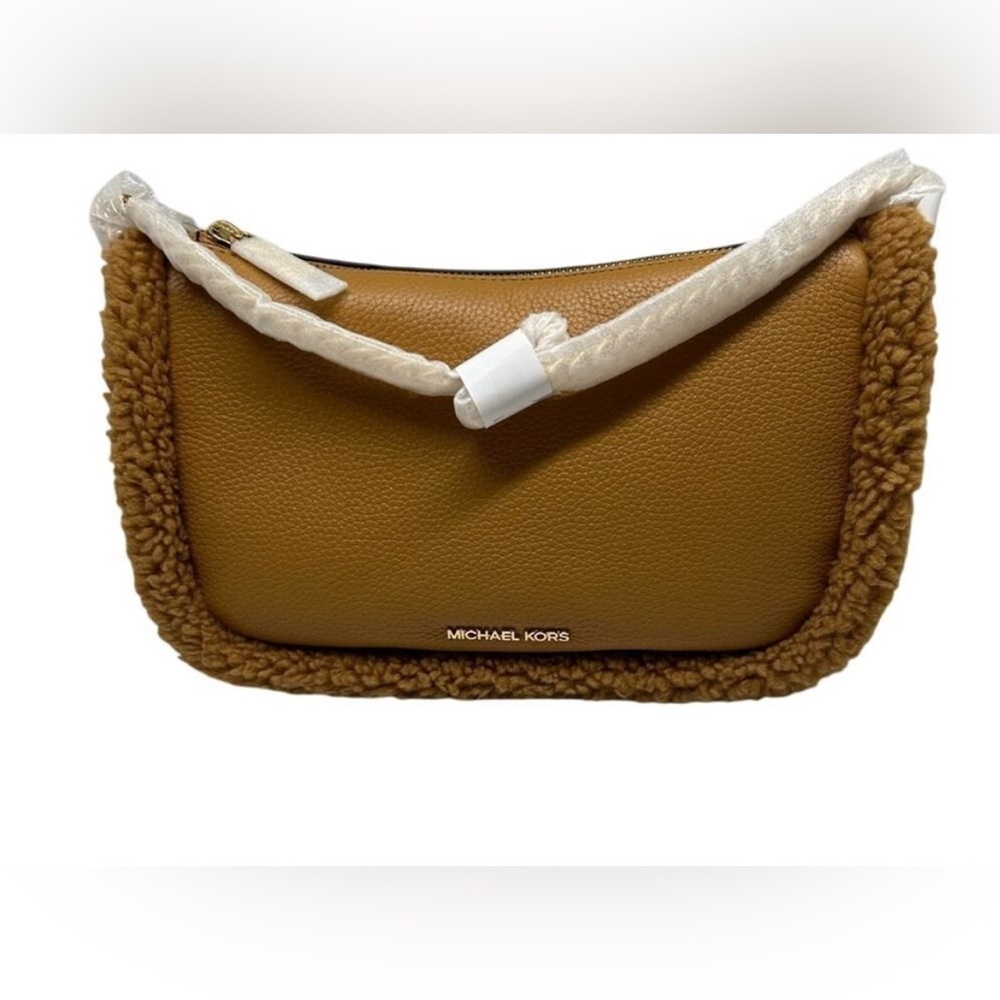 MICHAEL KORS CARMELA Deer Multi
Medium Leather Chain Crossbody
Shearling
NWT